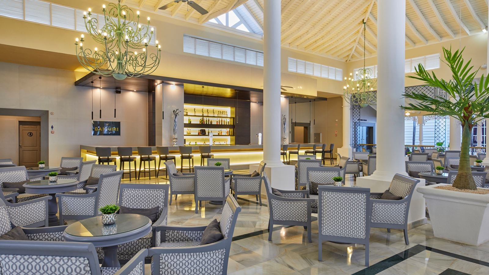 bars-los-corales-poolbar