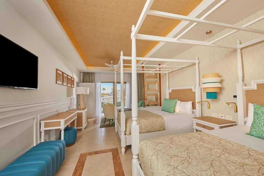 rooms-junior-suite-deluxe-swim-up