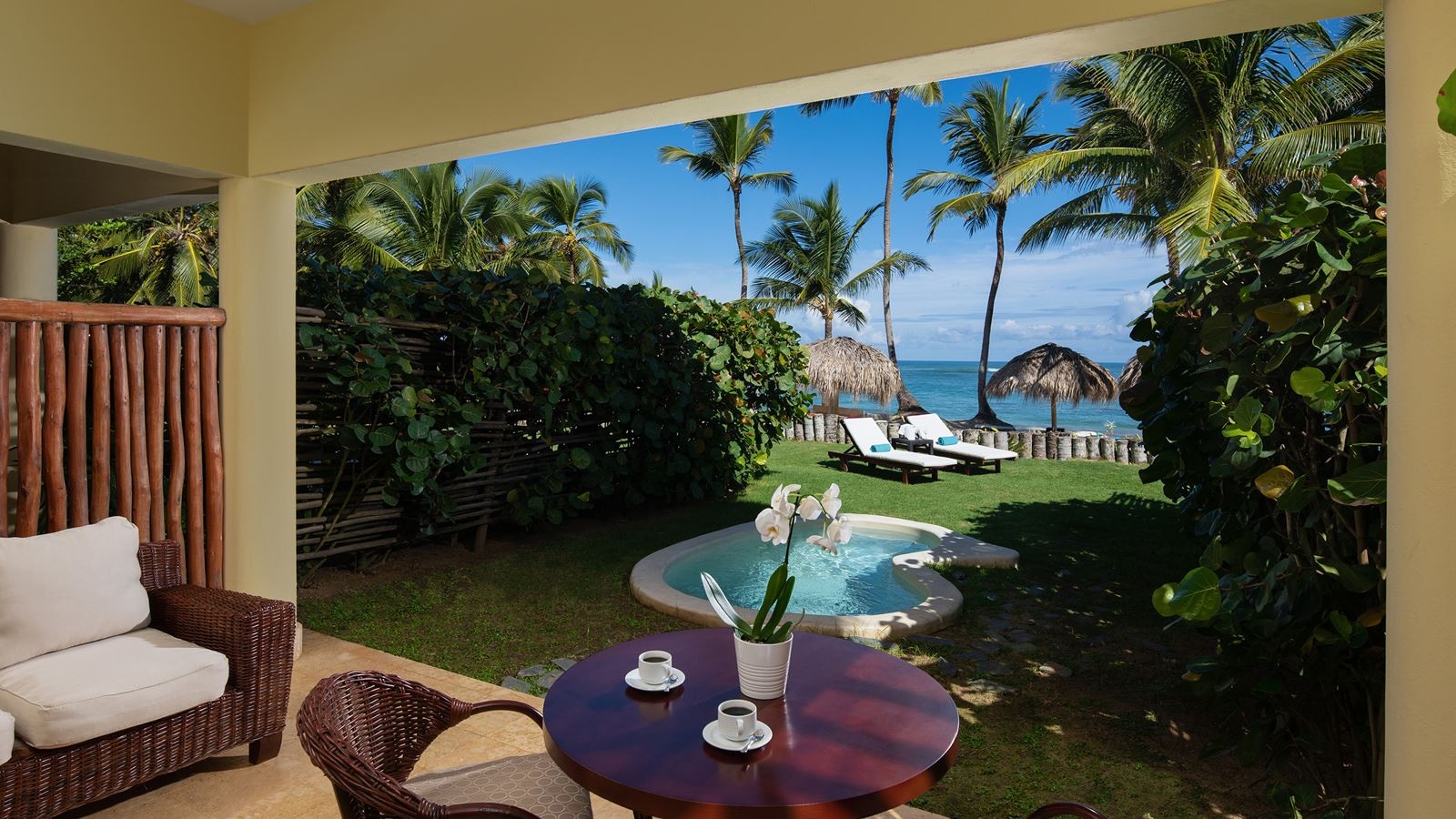 rooms-junior-suite-ocean-front-deluxe