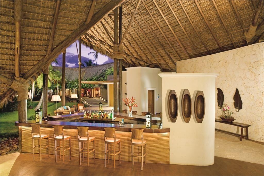 bars-canoa-lobby-bar