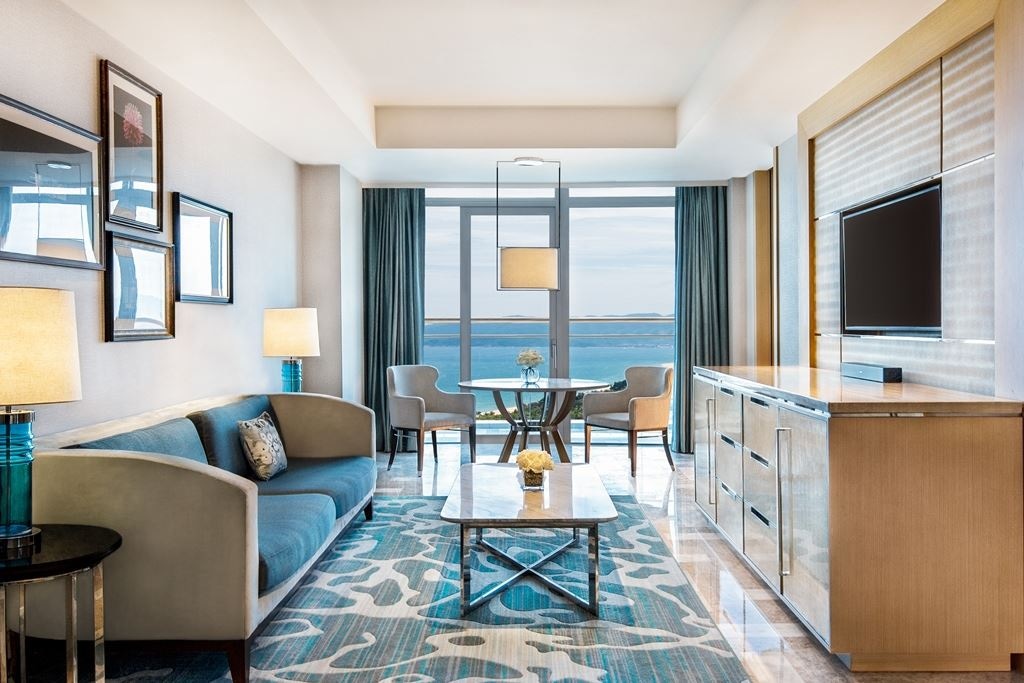 rooms-deluxe-suite