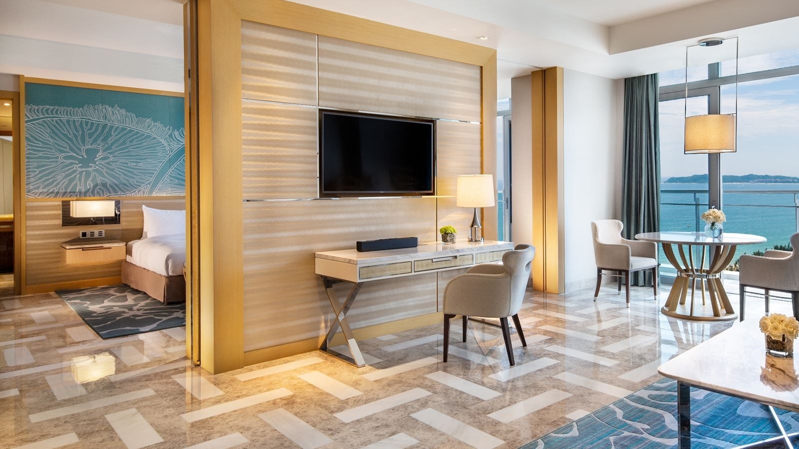 rooms-ocean-view-ambassador-suite