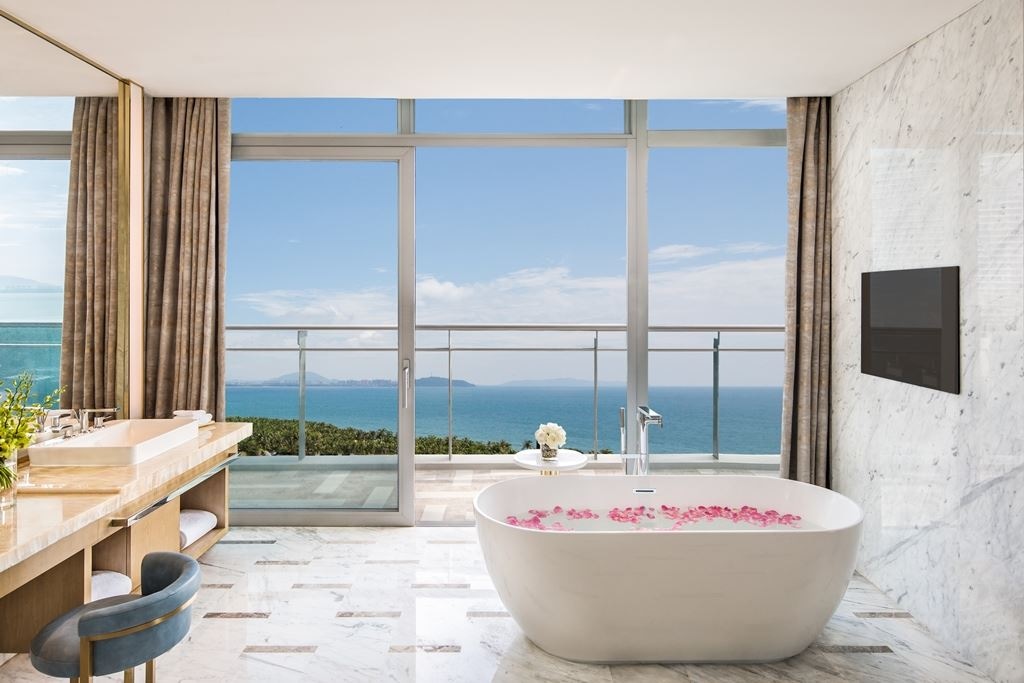 rooms-regal-suite