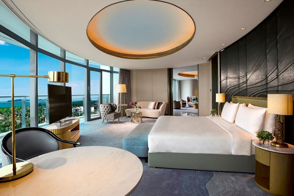 rooms-regal-suite