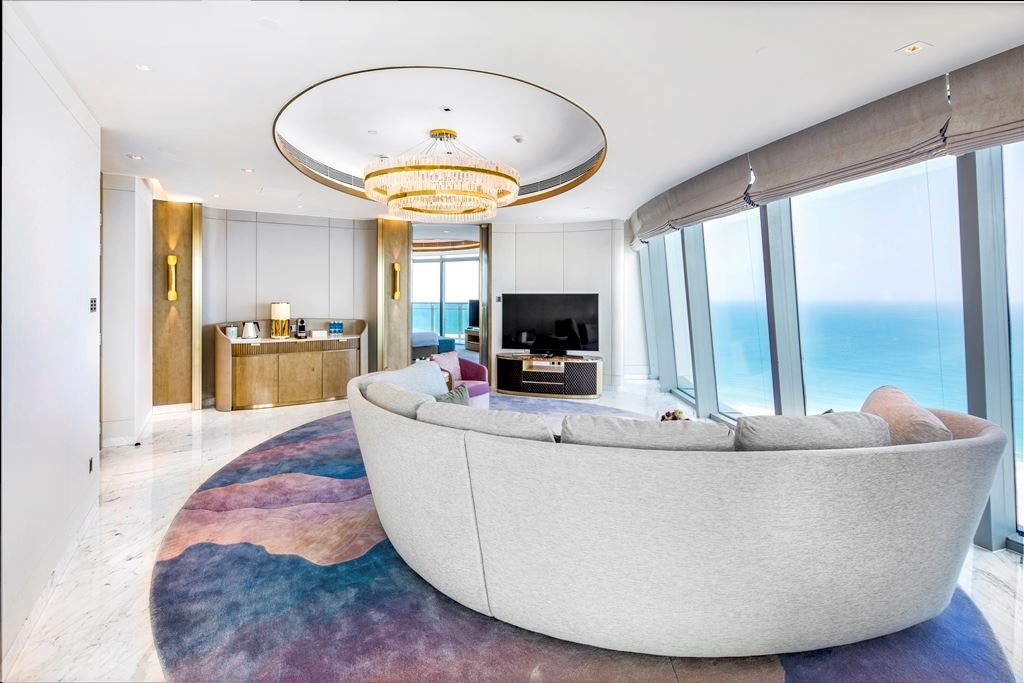 rooms-regal-suite