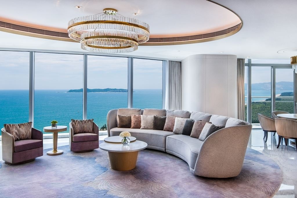 rooms-regal-suite
