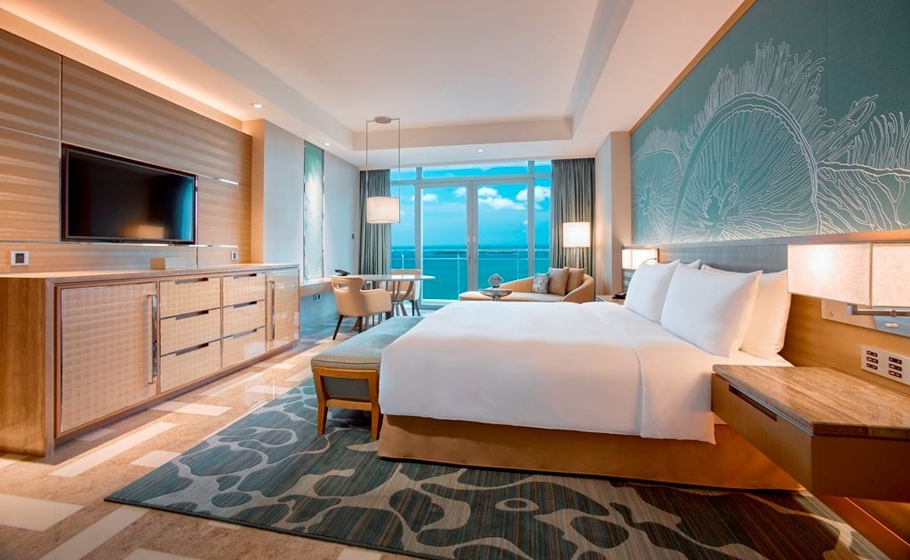 rooms-imperial-club-ocean-view-kingqueen-bed-room