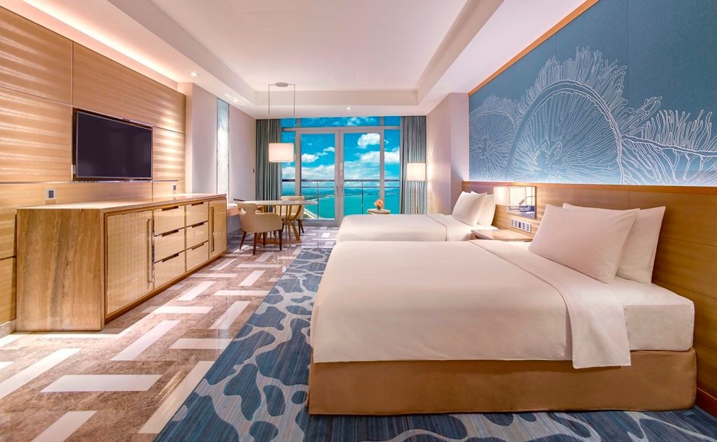 rooms-imperial-club-ocean-view-kingqueen-bed-room