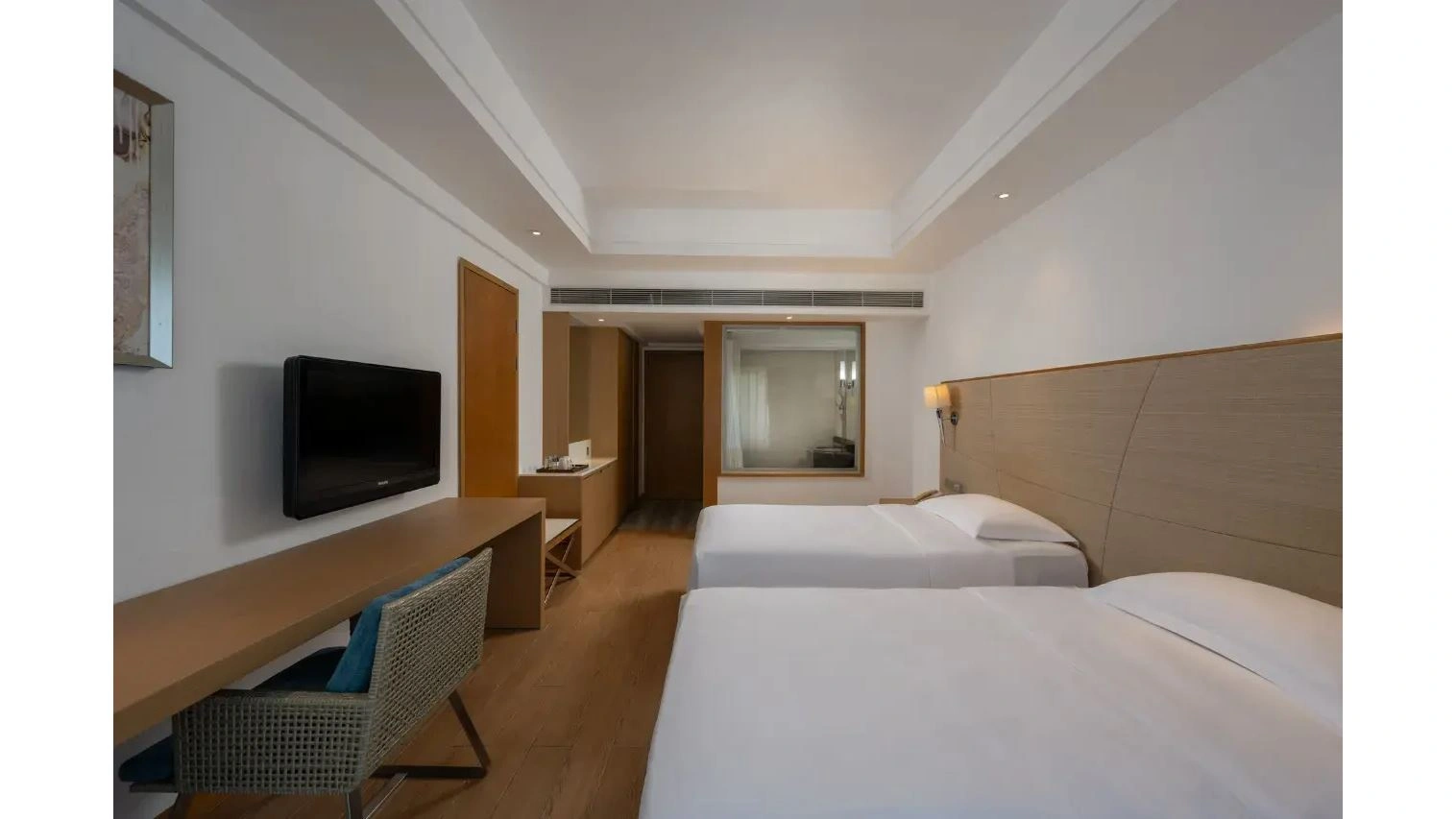 rooms-family-mountain-view-connecting-room-1-king-+-2-singles