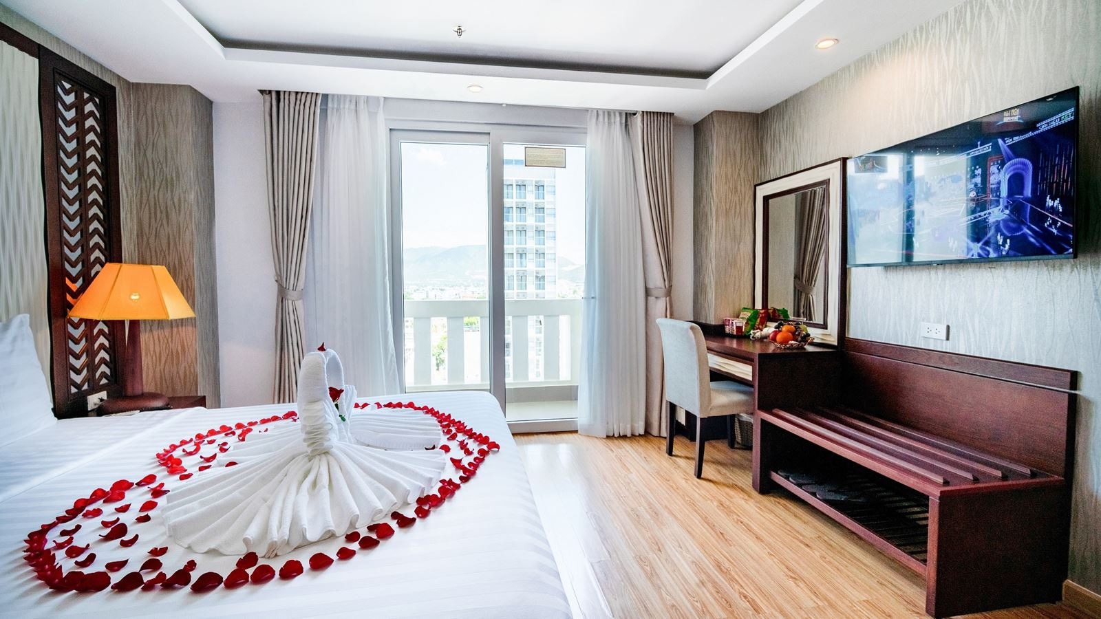 rooms-deluxe-city-view-with-balcony-child-without-extra-bed