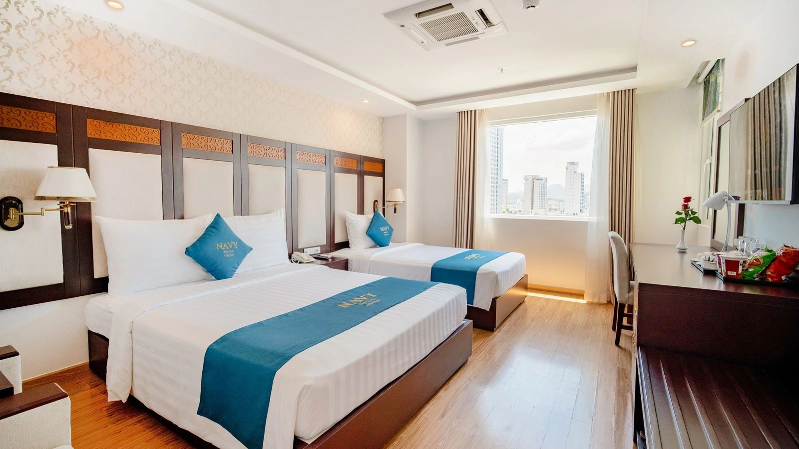 rooms-deluxe-city-view-with-balcony-child-without-extra-bed