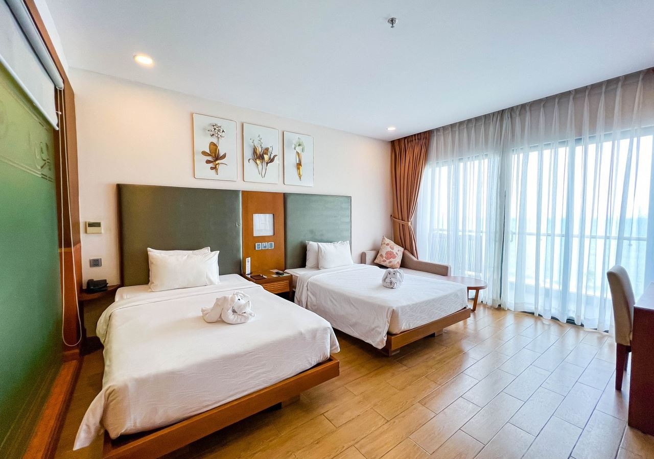 rooms-deluxe-room-partial-sea-view-with-balcony-child-without-extra-bed