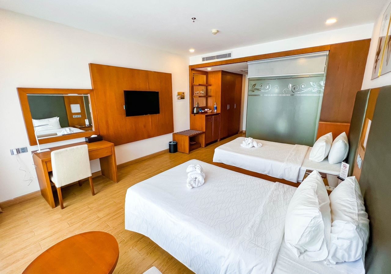 rooms-deluxe-room-partial-sea-view-with-balcony-child-without-extra-bed