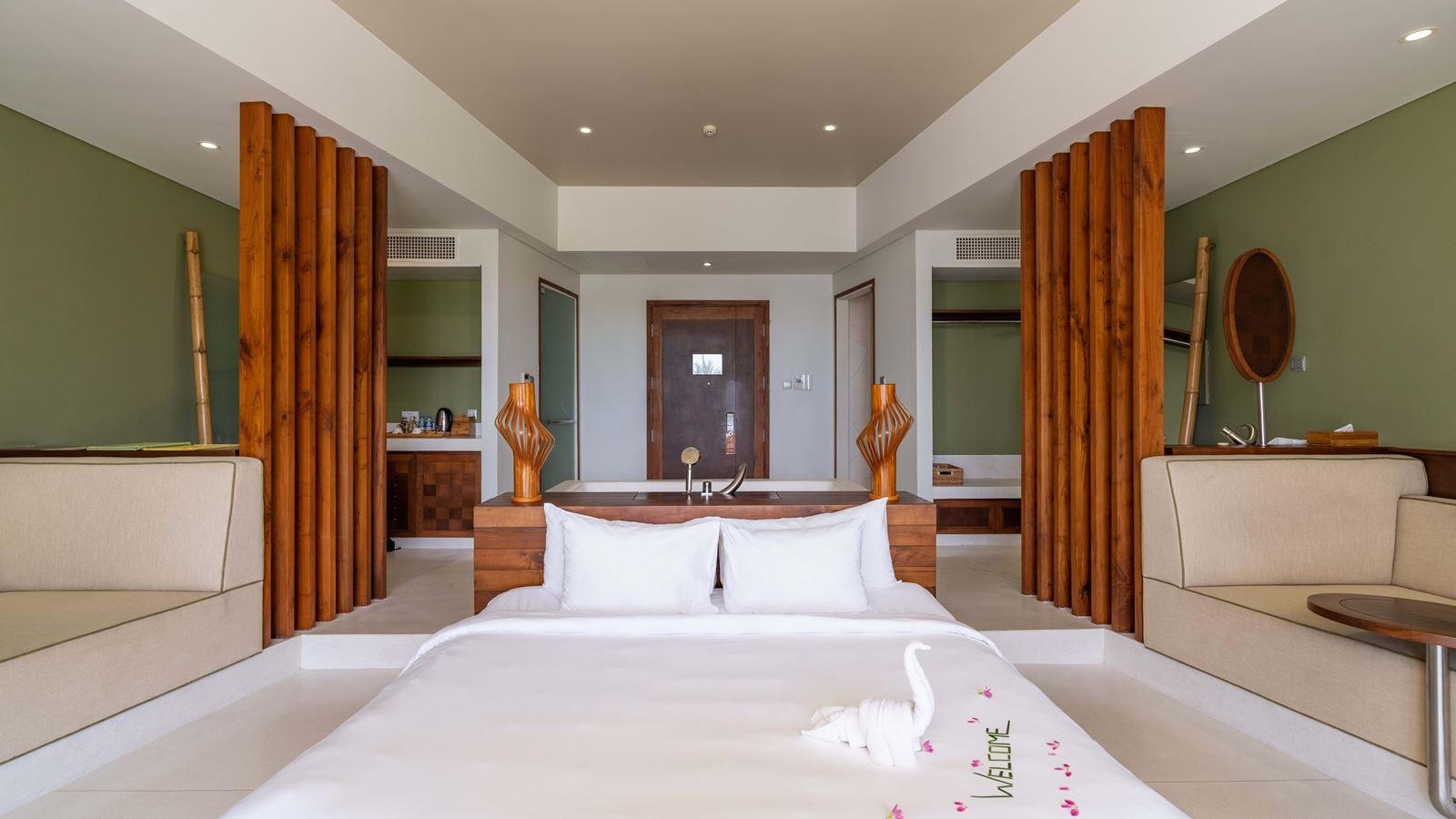 rooms-premium-deluxe-ocean-view-with-balcony