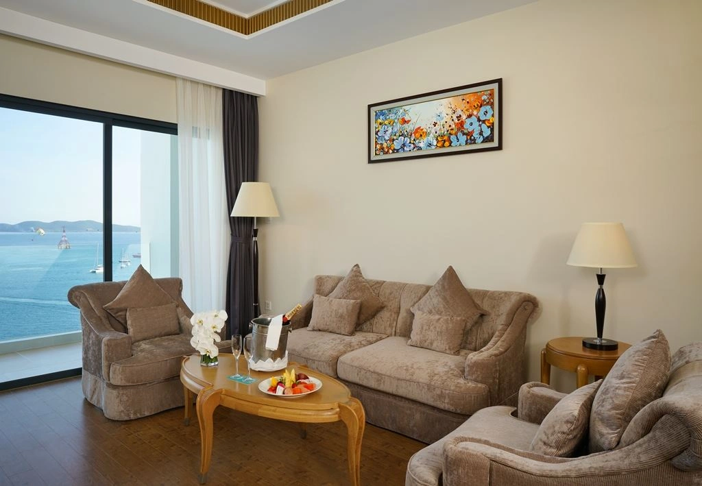 rooms-executive-suite-ocean-view