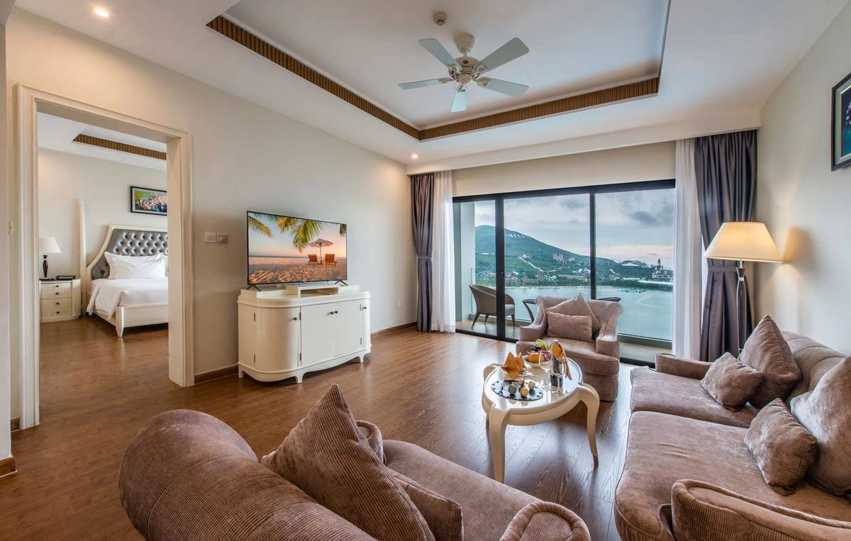 rooms-executive-suite-ocean-view