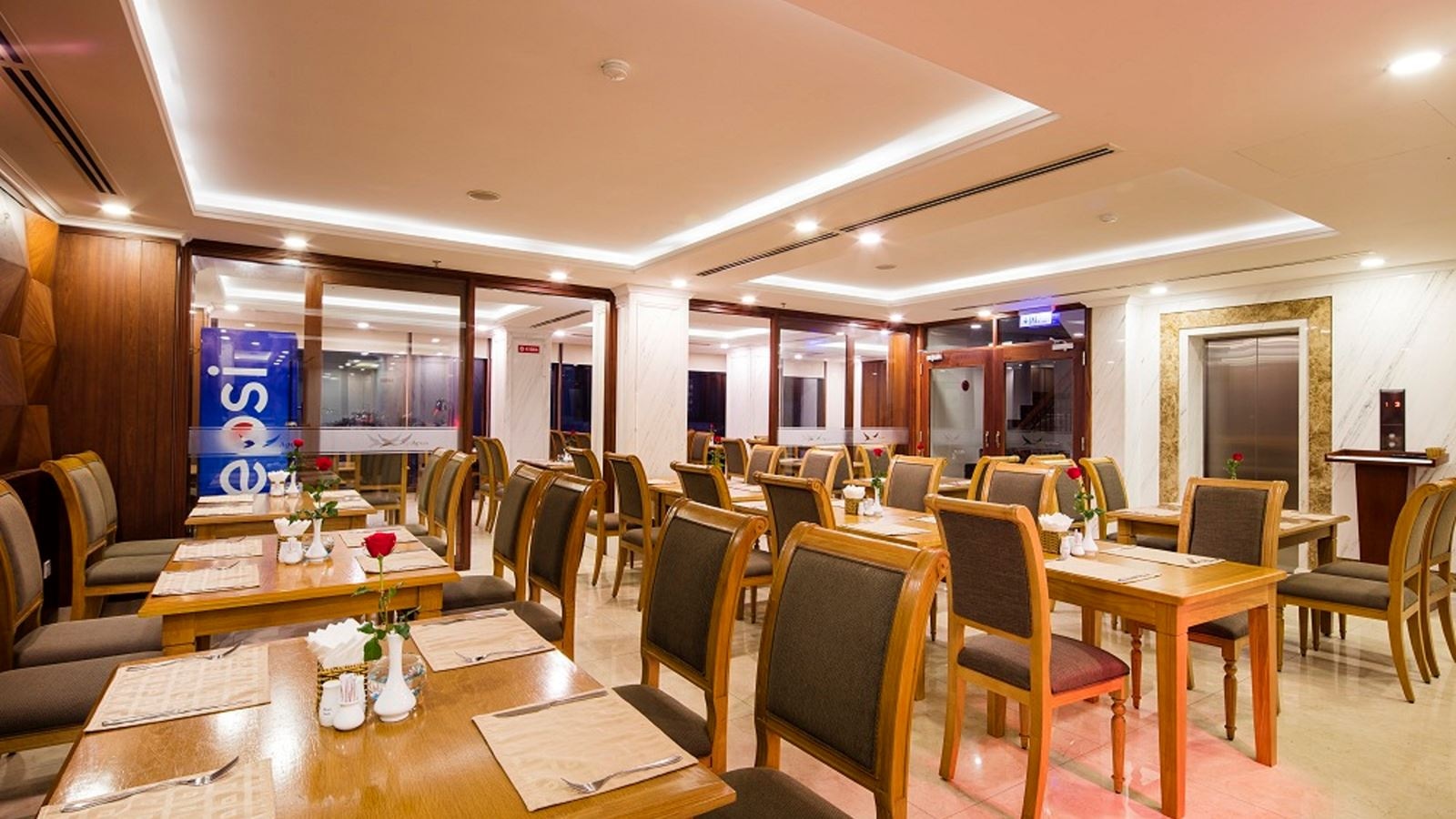 restaurants-restaurant