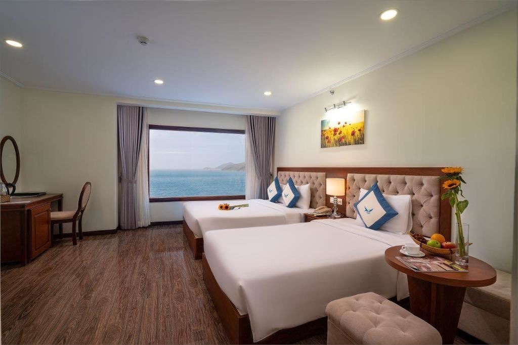 rooms-senior-seaview-with-balcony
