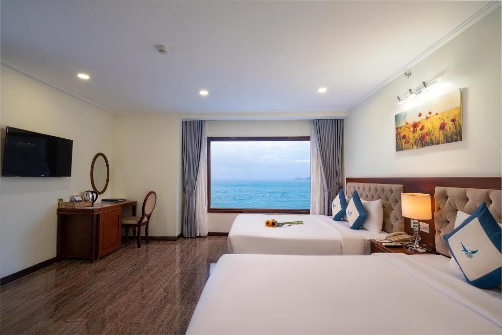 rooms-senior-seaview-with-balcony