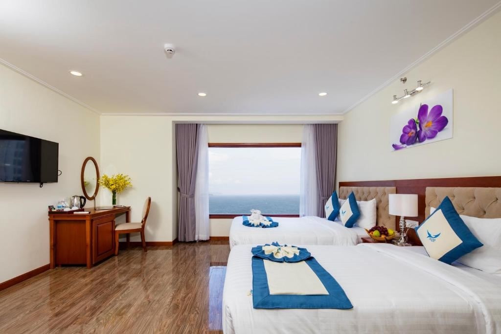 rooms-senior-seaview-with-balcony