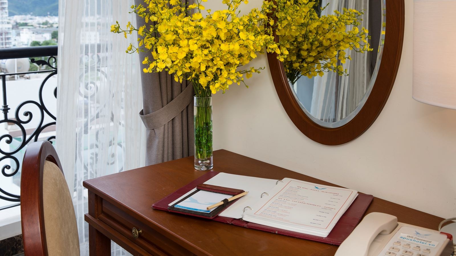 rooms-senior-sea-view-with-balcony