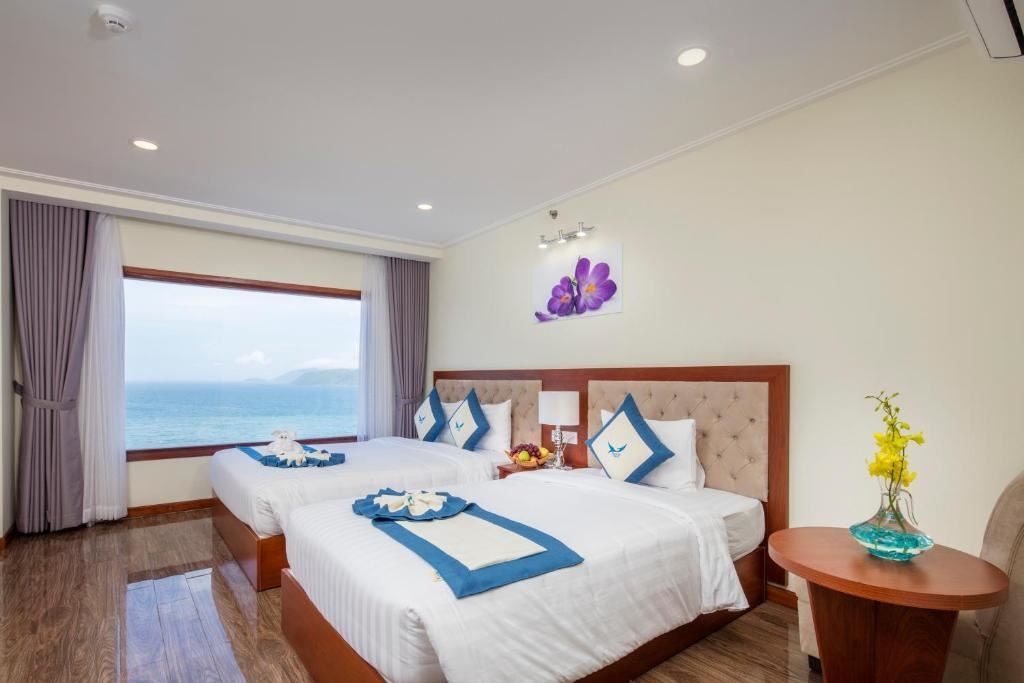 rooms-senior-sea-view-with-balcony-child-without-extra-bed