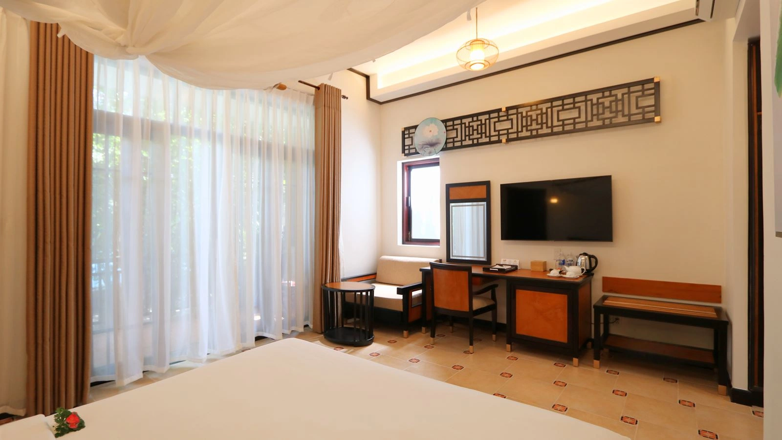 rooms-indochine-deluxe-garden-view-with-balcony