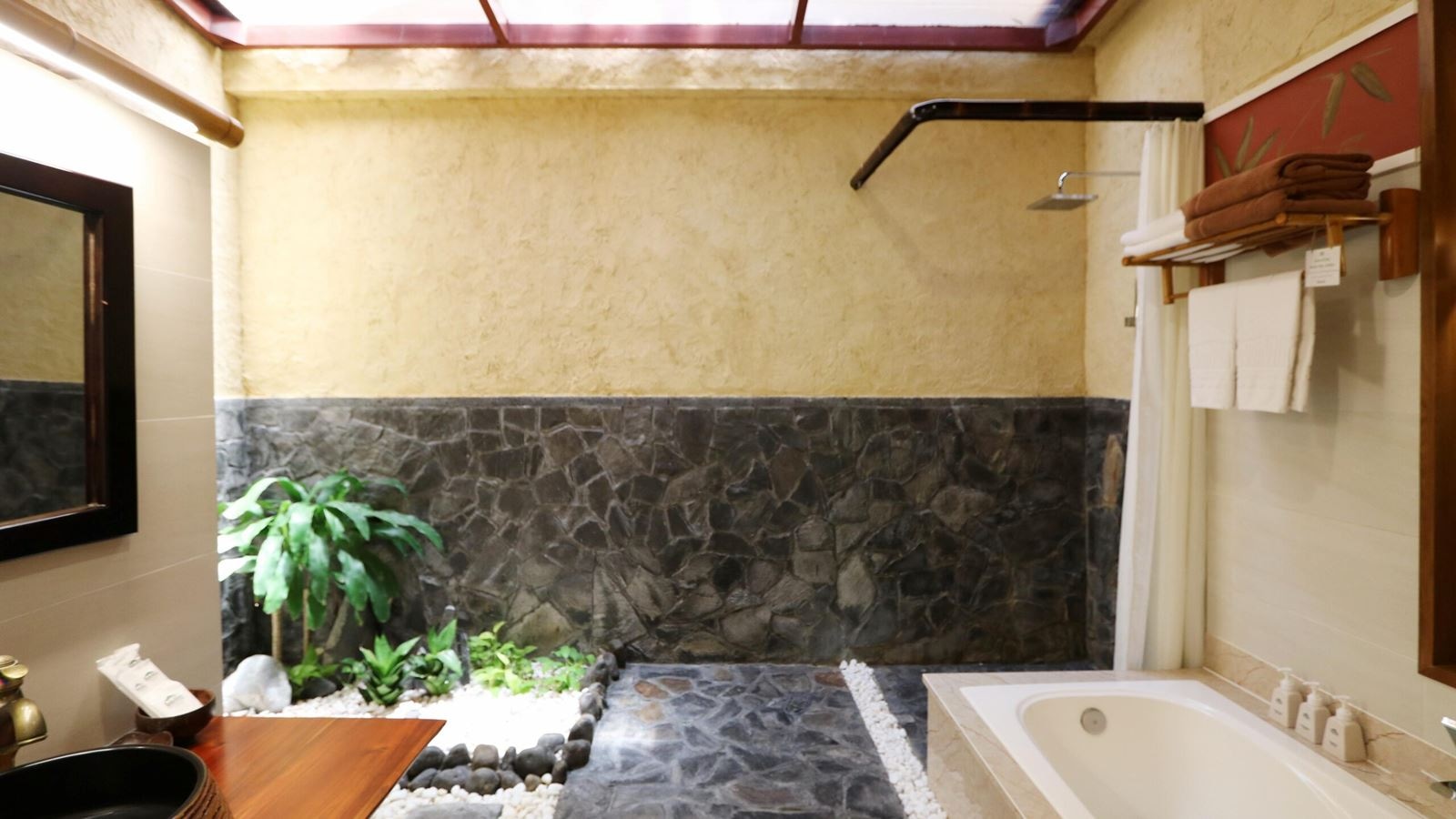 rooms-sea-breeze-bungalow-with-balcony