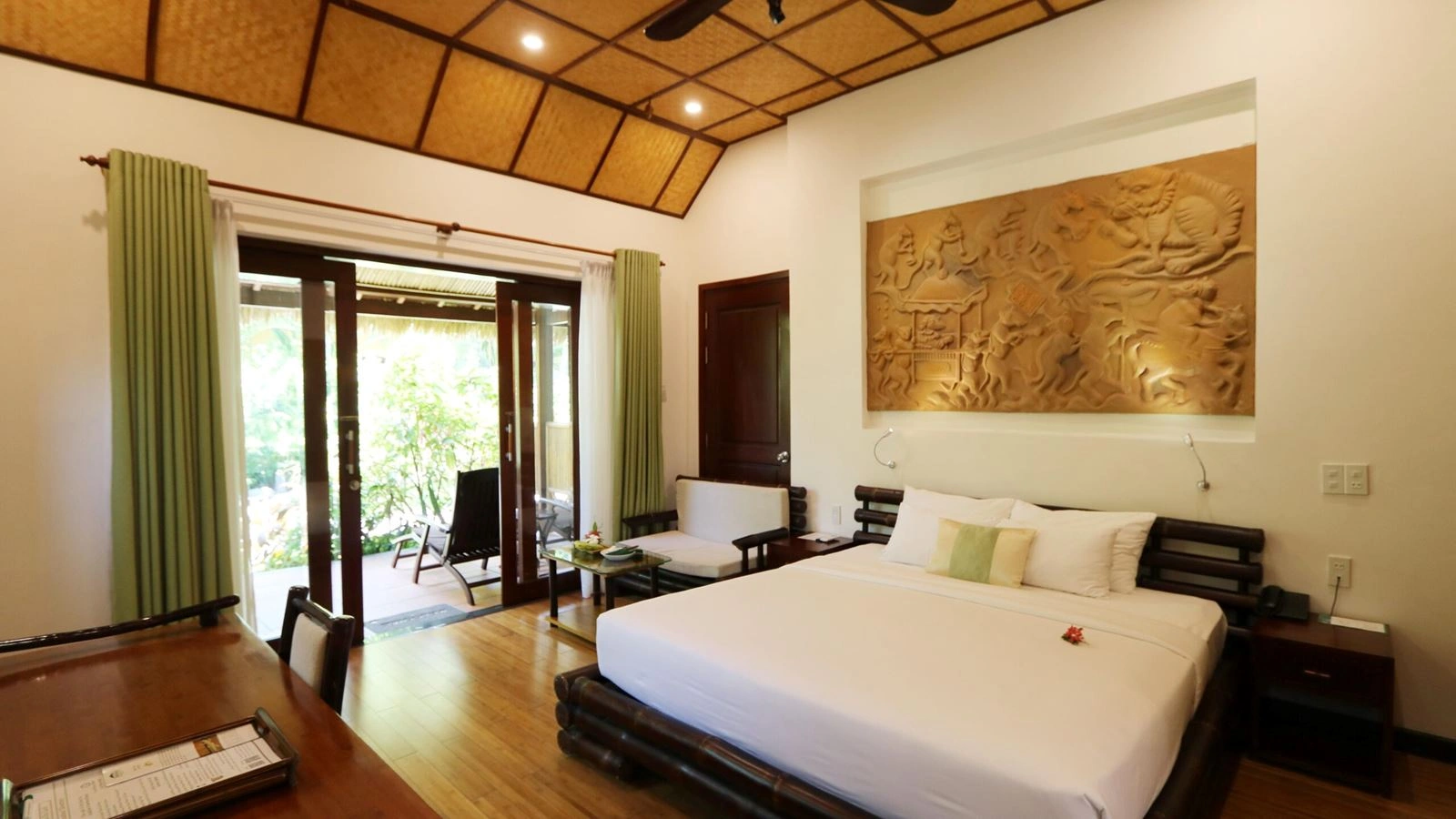 rooms-sea-breeze-bungalow-with-balcony