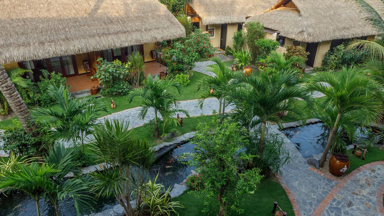 rooms-sea-breeze-bungalow-with-balcony
