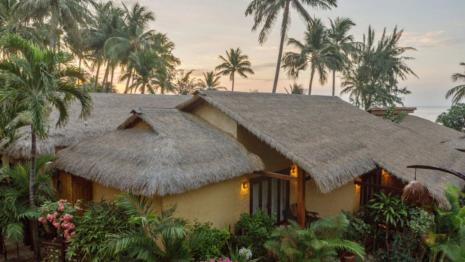 rooms-sea-breeze-bungalow-with-balcony-child-without-extra-bed