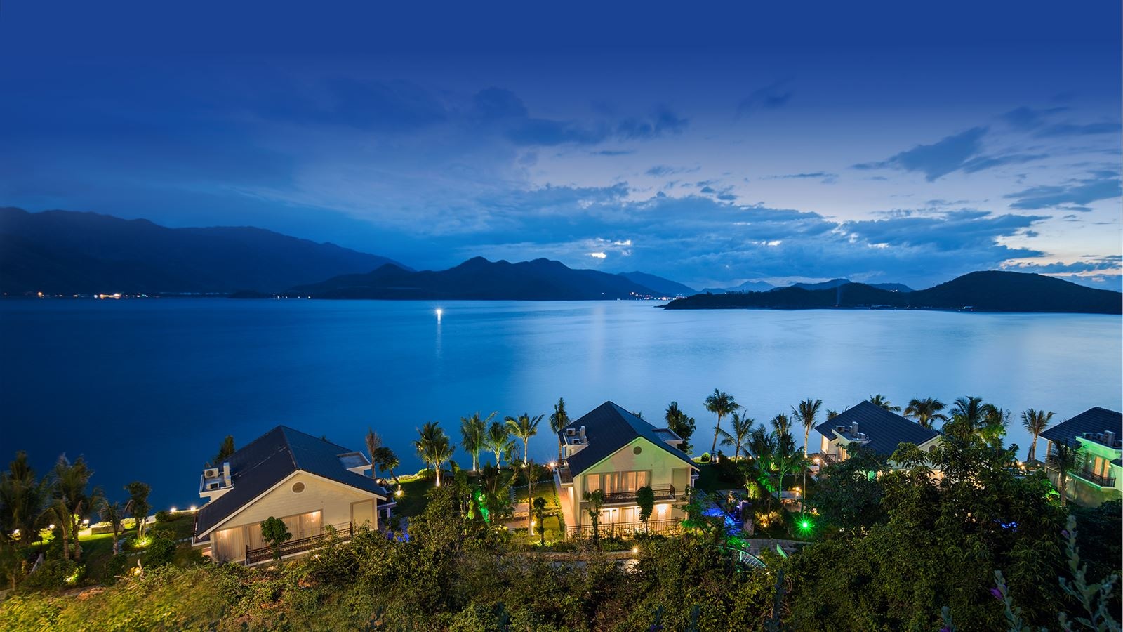 rooms-deluxe-bungalow-sea-view