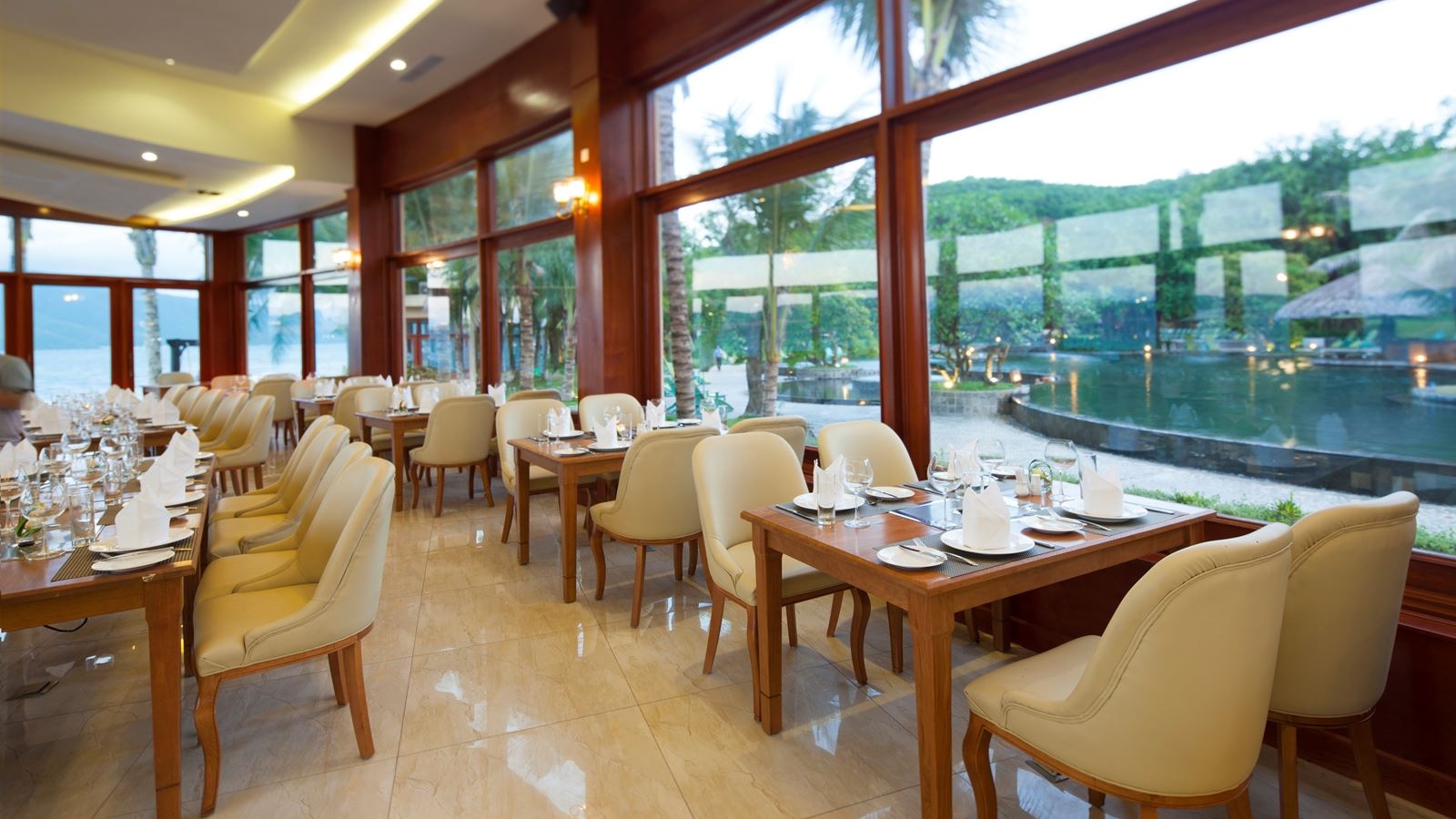 restaurants-sea-breeze-restaurant