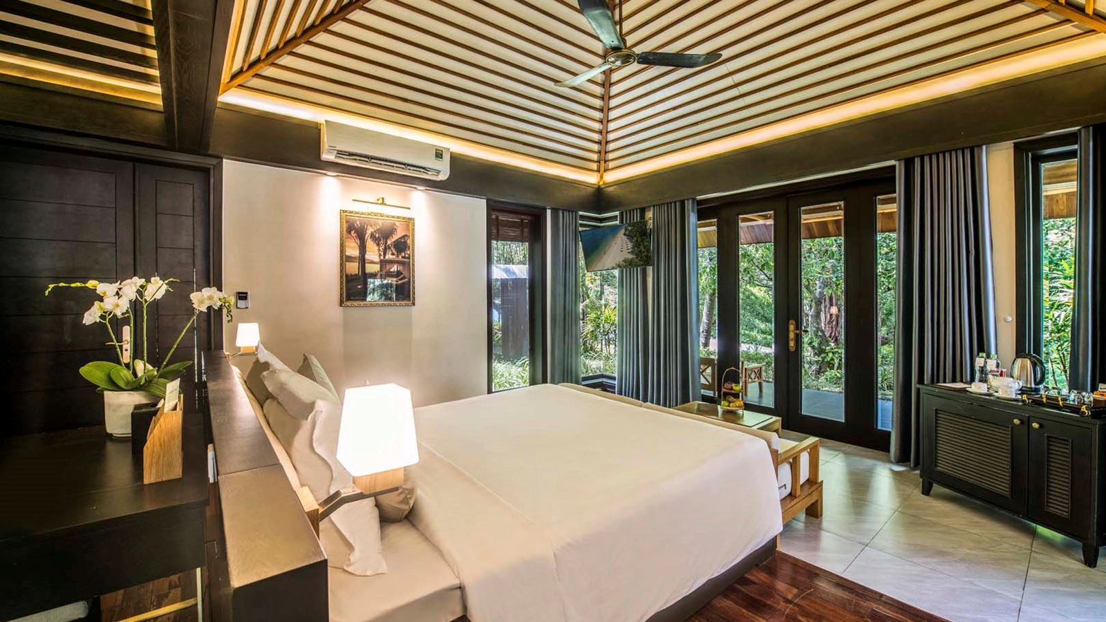 rooms-deluxe-bungalow-garden-view