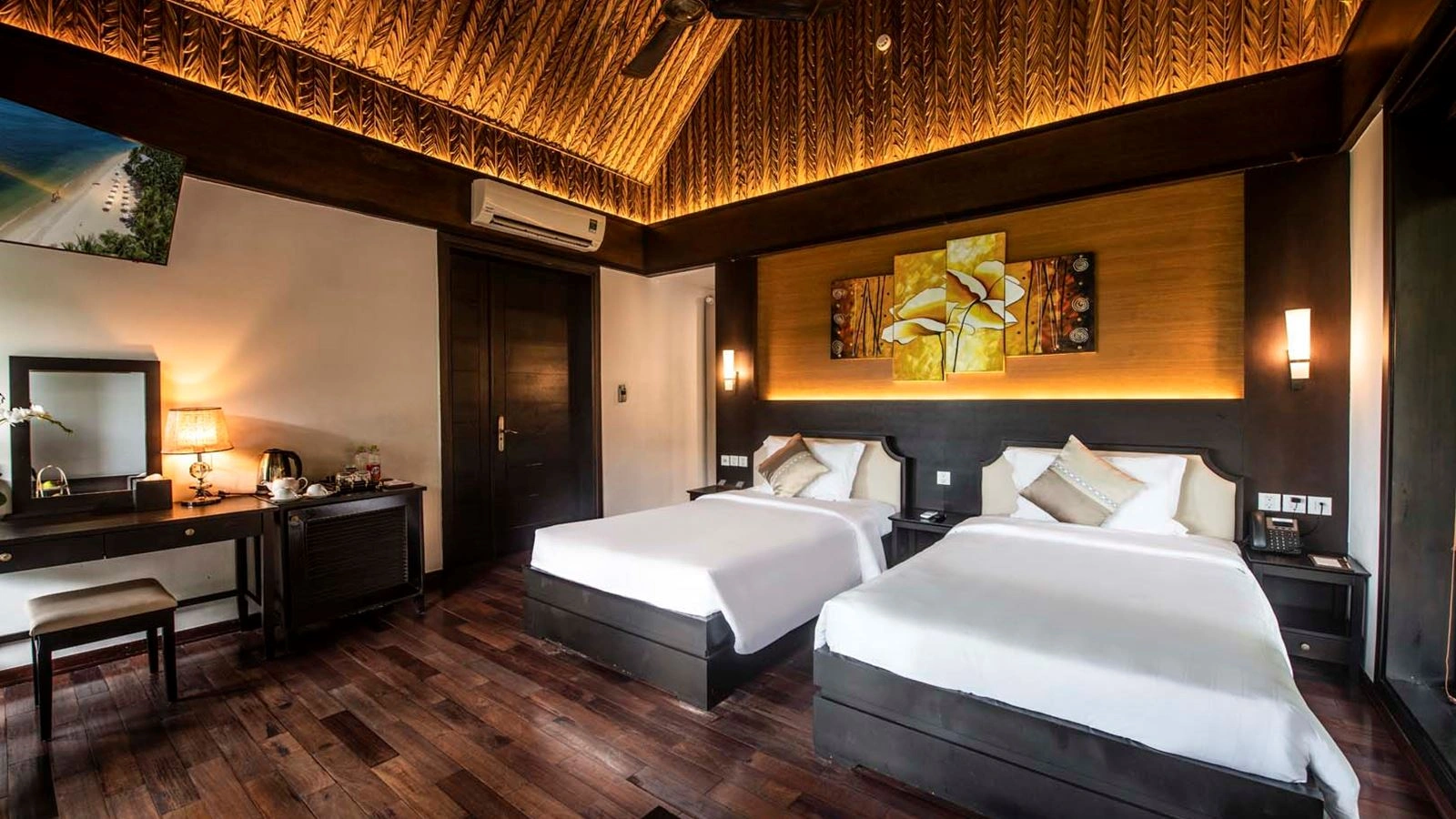rooms-deluxe-bungalow-sea-view