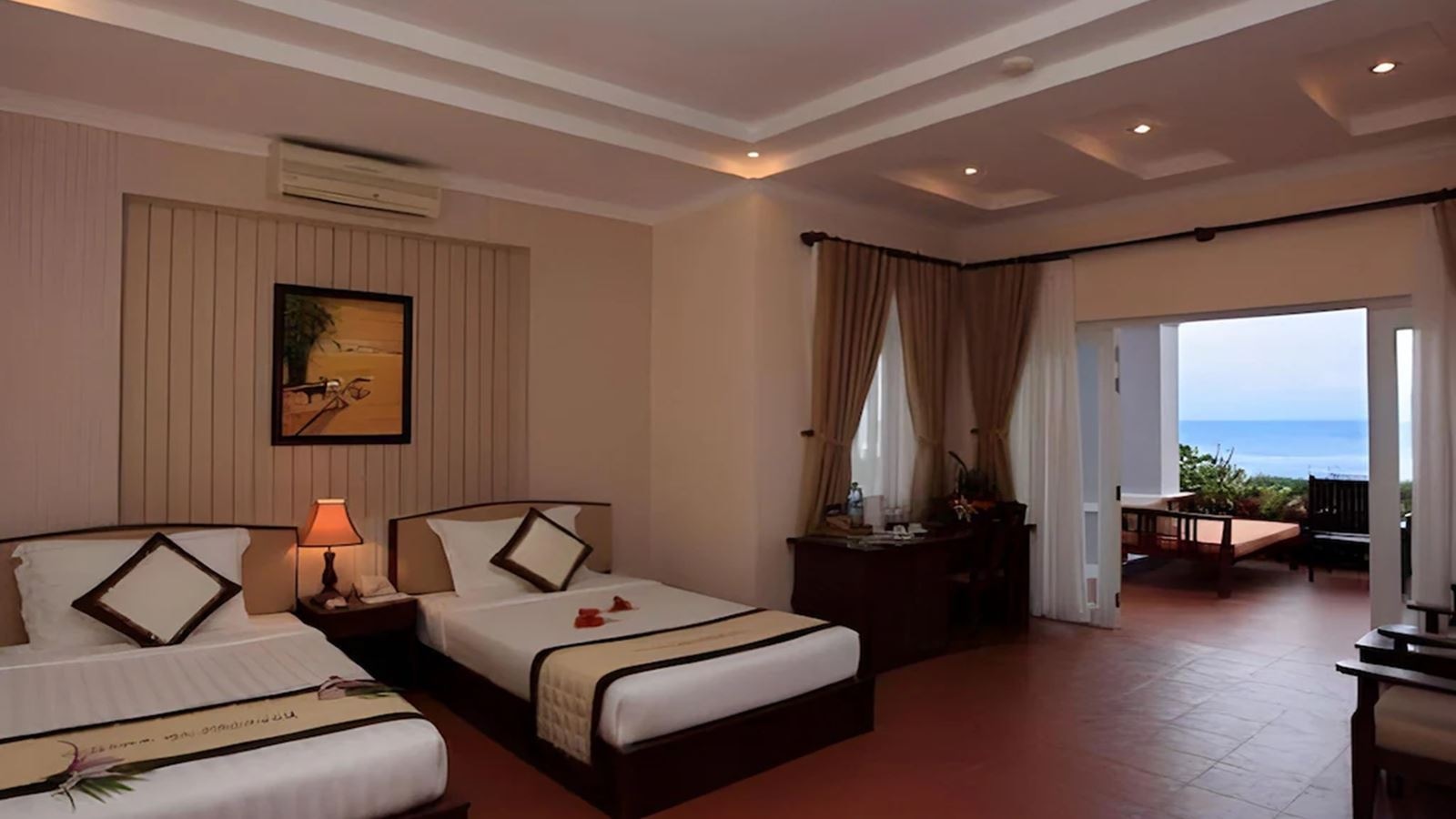 rooms-villa-beachfront-with-terrace