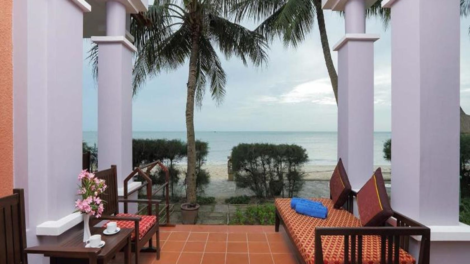 rooms-villa-beachfront-with-terrace