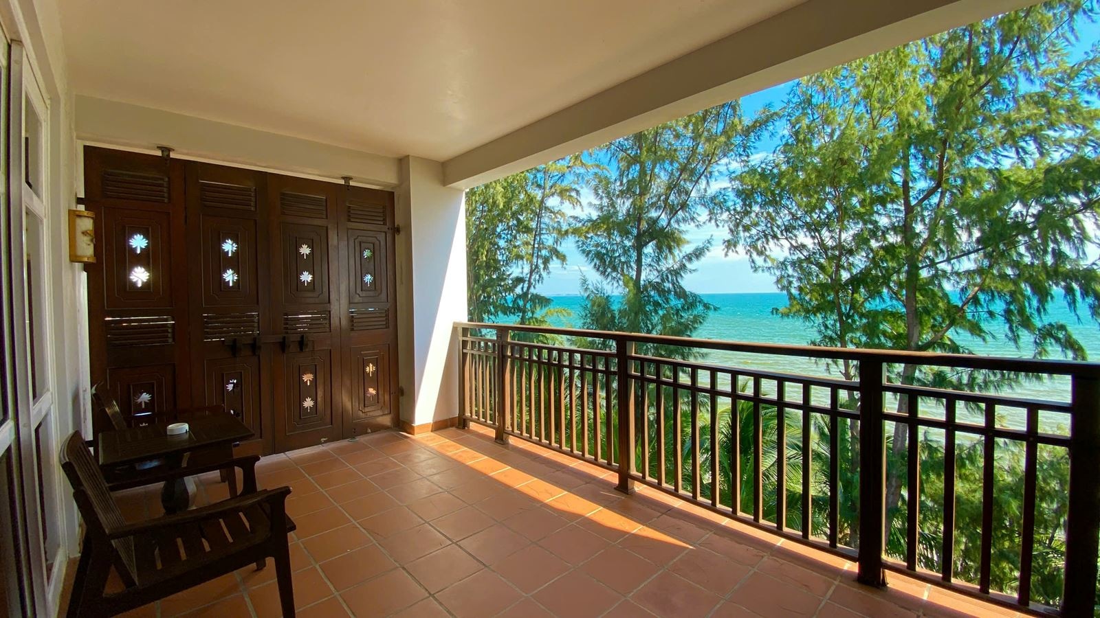 rooms-premier-deluxe-city-view