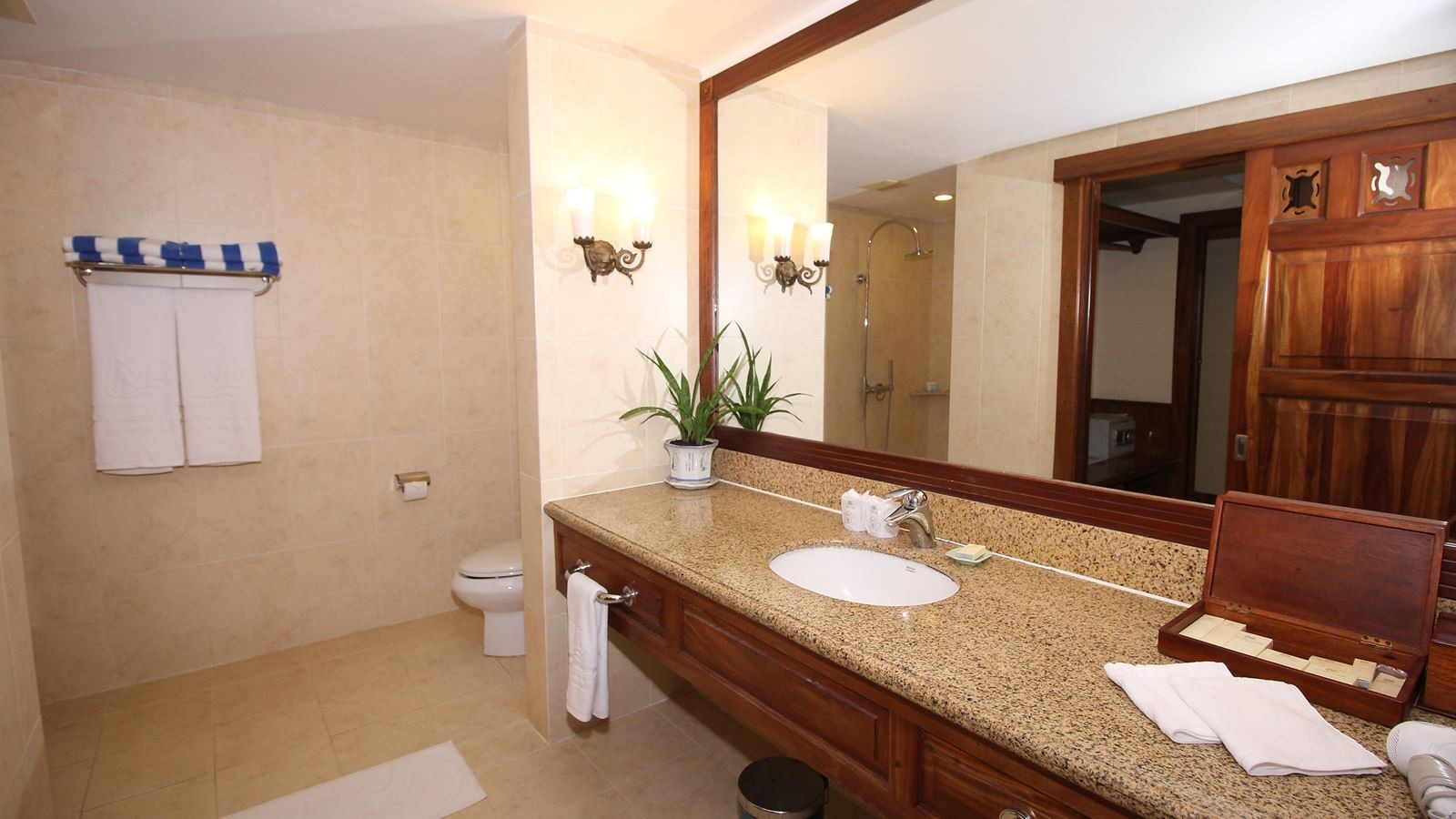 rooms-premier-deluxe-sea-view