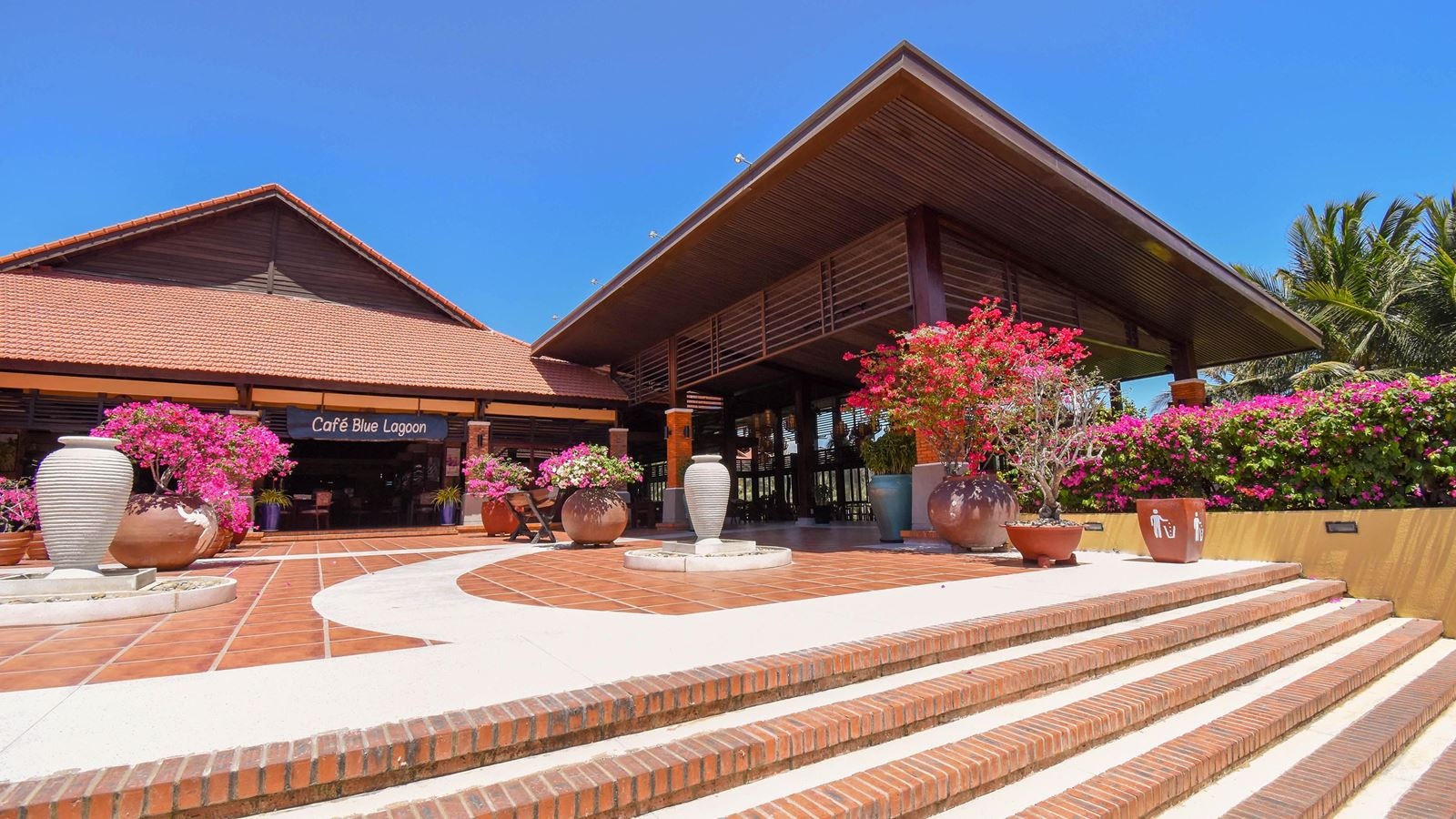 restaurants-cafe-blue-lagoon