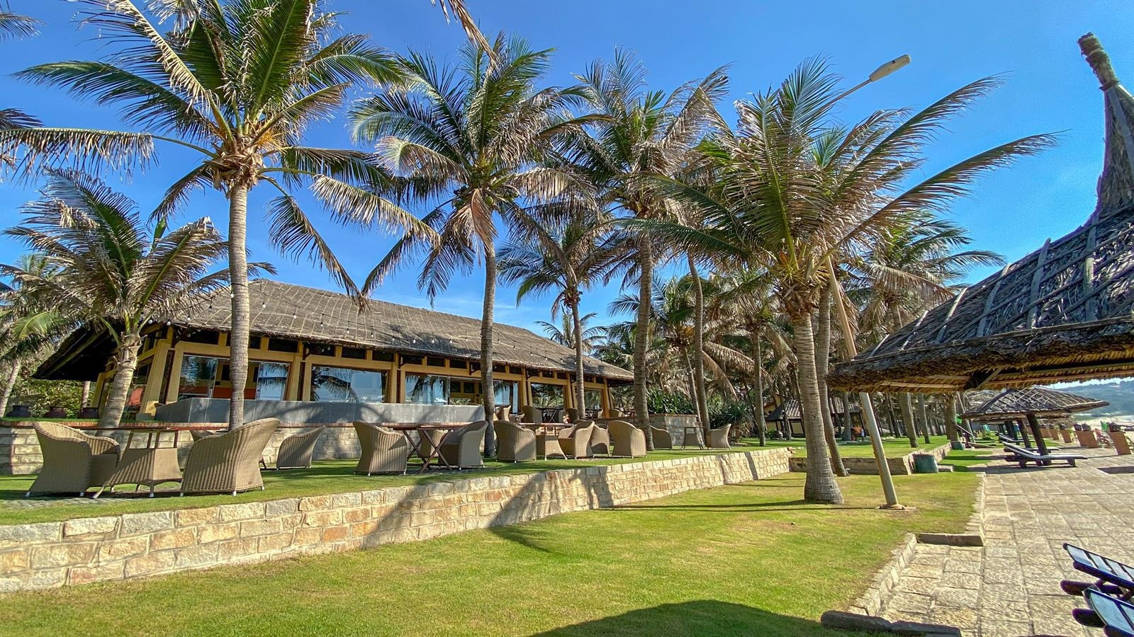 bars-sun-terrace-beach-bar