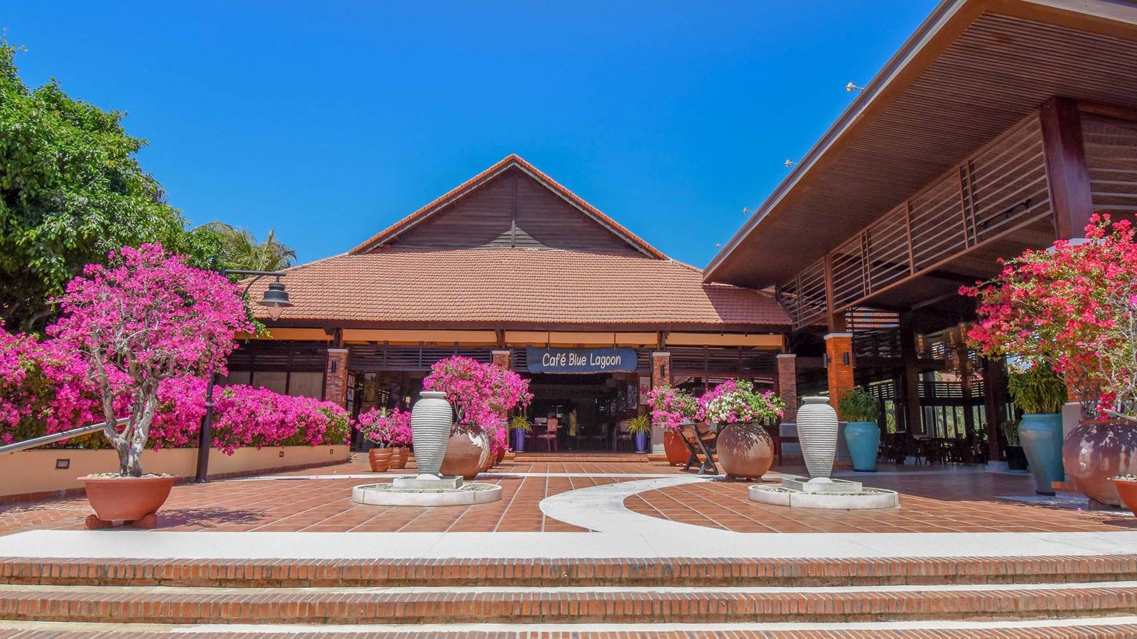 restaurants-cafe-blue-lagoon