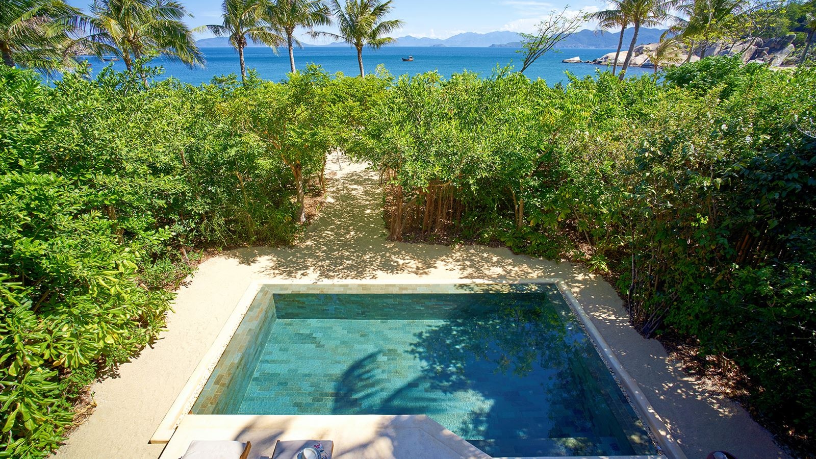 rooms-beachfront-pool-villa