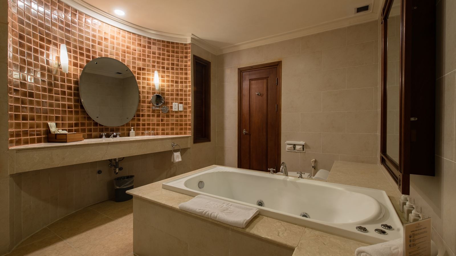 rooms-premium-deluxe-with-balcony