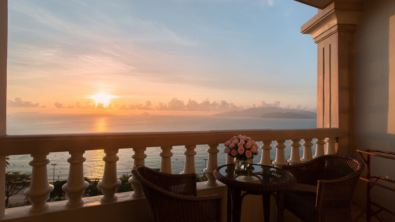 rooms-grand-deluxe-with-balcony-child-without-extra-bed