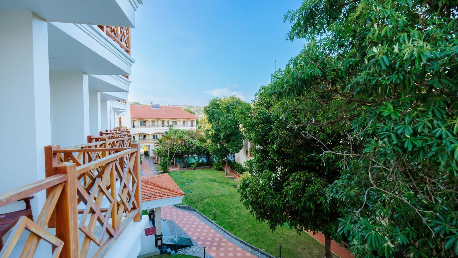 rooms-deluxe-garden-view-balcony-child-without-extra-bed