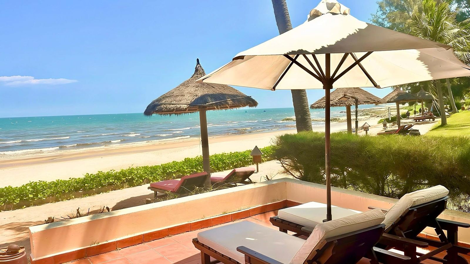 rooms-beachfront-bungalow