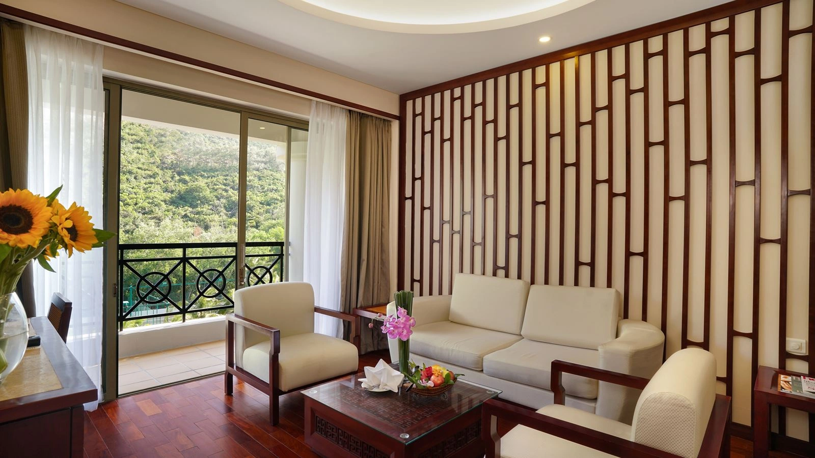 rooms-junior-suite-hill-view