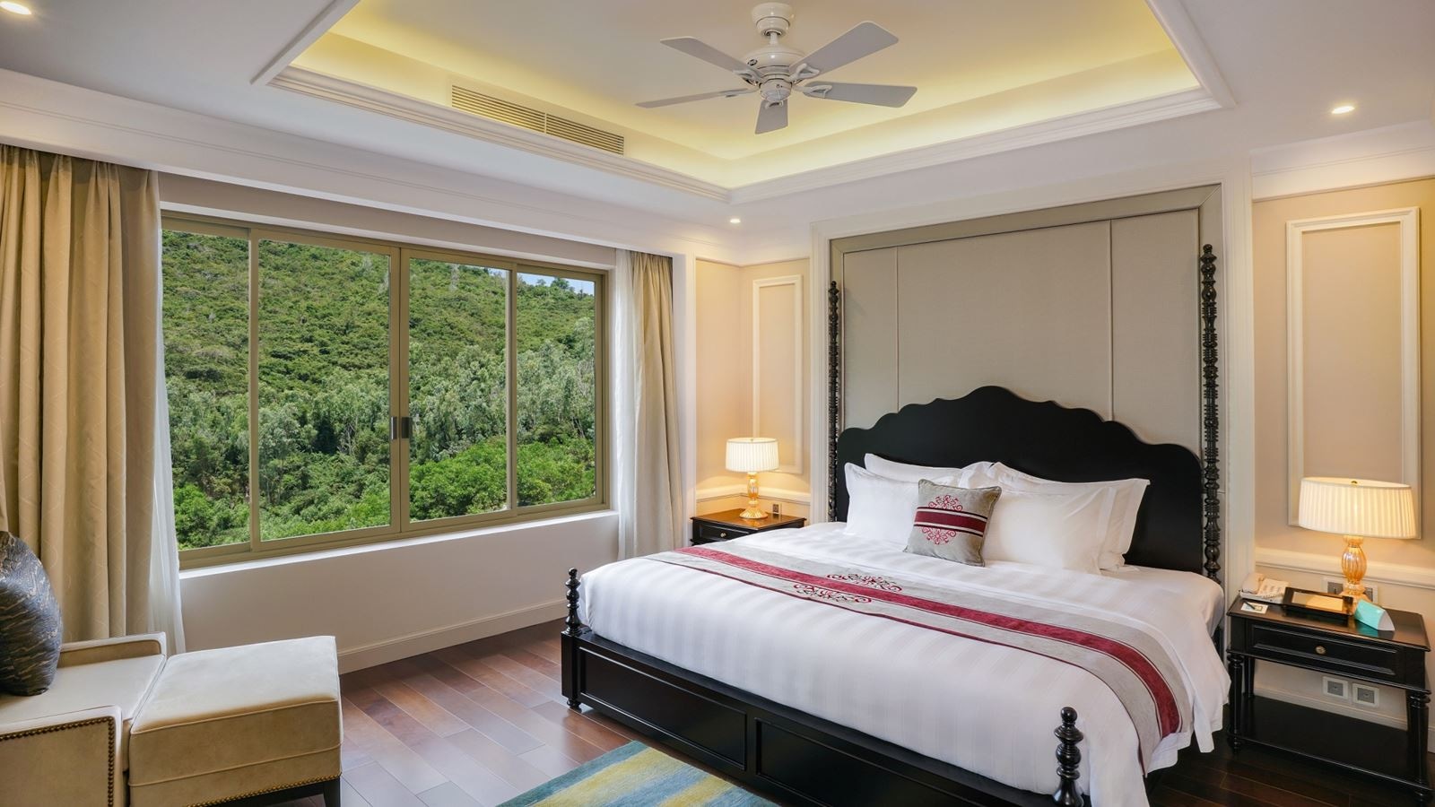 rooms-grand-junior-suite-hill-view