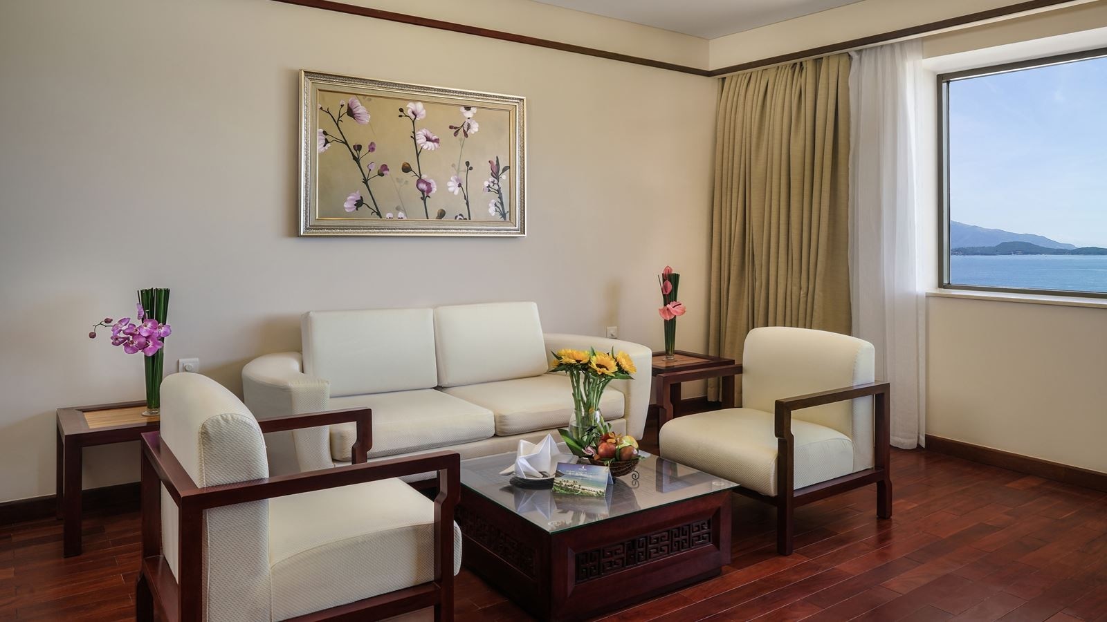 rooms-deluxe-suite-ocean-view